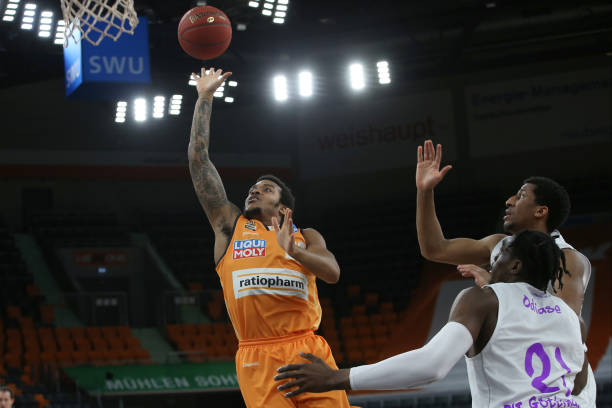 曼城争进足 曼城争进足